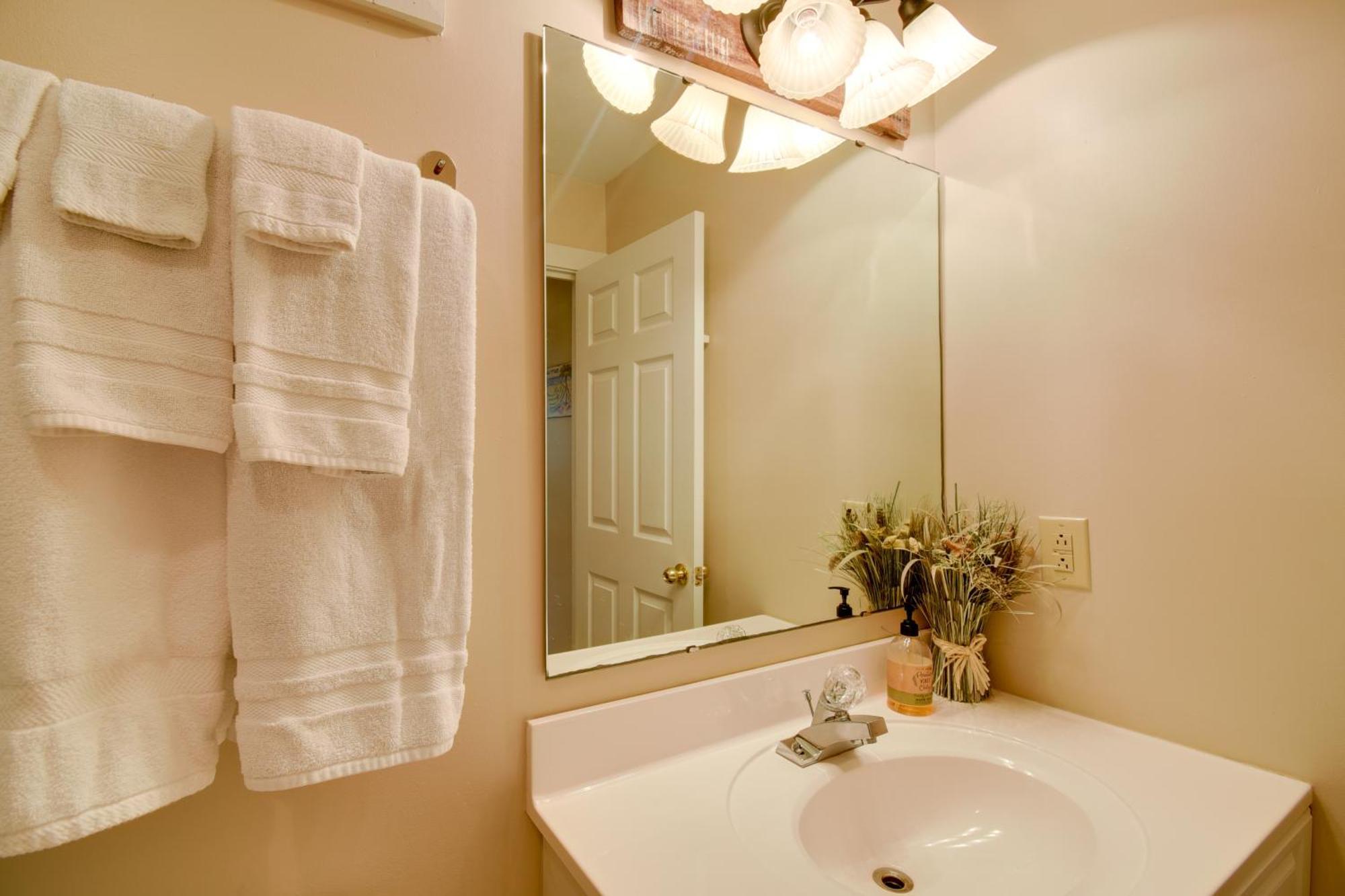 Ocean Isle Apartment With Balcony, 1 Mi To Beach! Ocean Isle Beach Exteriör bild